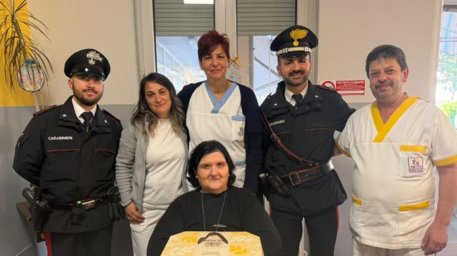 I carabinieri di Crevacuore in visita alla casa di riposo